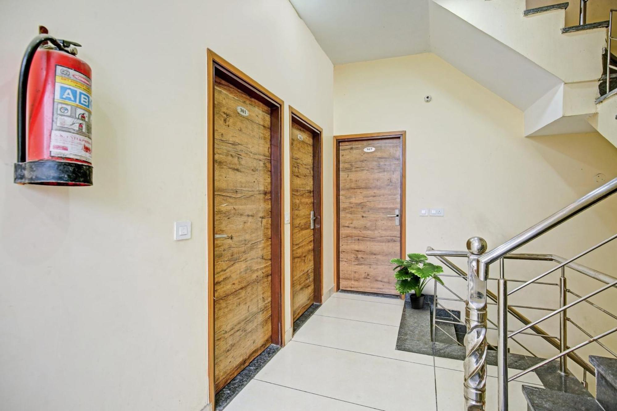 Collection O Rd Hotel Zirakpur ภายนอก รูปภาพ